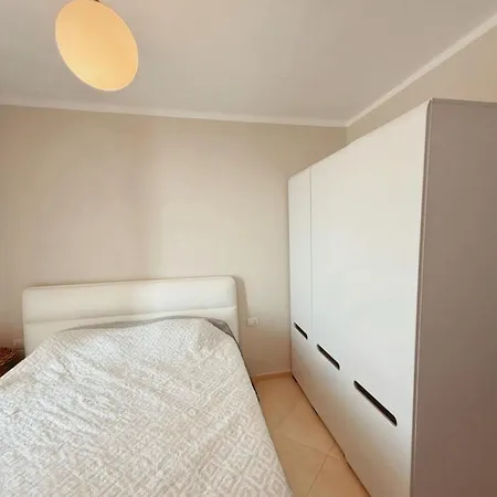 Sunny Bay Apartamento Durrës